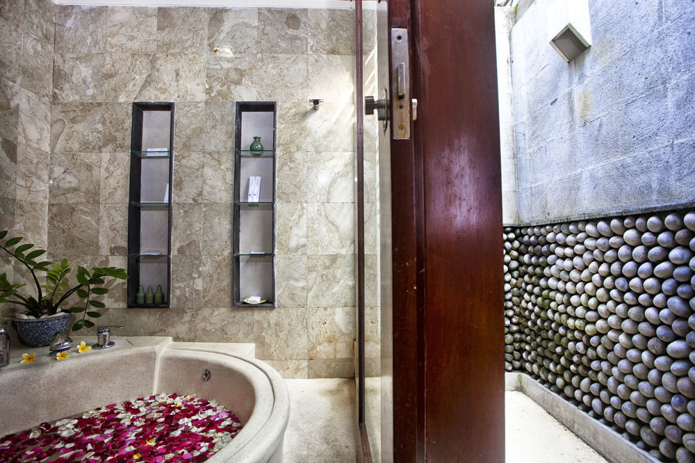 Bugan Villas Seminyak Extérieur photo